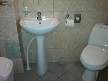 Фото номера Двухместный номер с 2 отдельными кроватями и общей ванной комнатой Хостелы Endla Hostel г. Хаапсалу 11