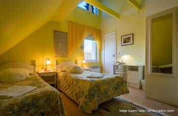 Фото номера Двухместный номер с 2 отдельными кроватями Отель Päeva Villa г. Хаапсалу 33