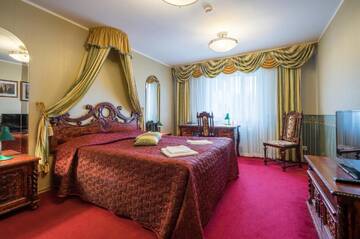 Фото номера Стандартный номер с кроватью размера &quot;queen-size&quot; Отель Päeva Villa г. Хаапсалу 4
