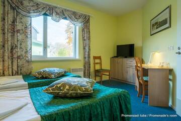 Фото номера Двухместный номер с 2 отдельными кроватями Отель Päeva Villa г. Хаапсалу 10